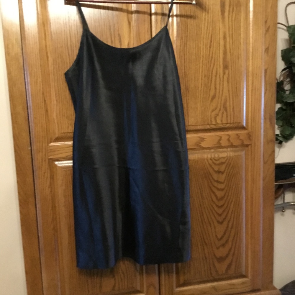Valerie Stevens chemise sleepwear, black size medium 24” from center back